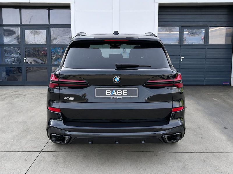 BMW X5 xDrive 30d M-Sport - fotka 5 z 31