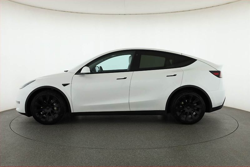 Tesla Model Y (2021) Long Range AWD 75kWh, SoH 89% - fotka 3 z 23