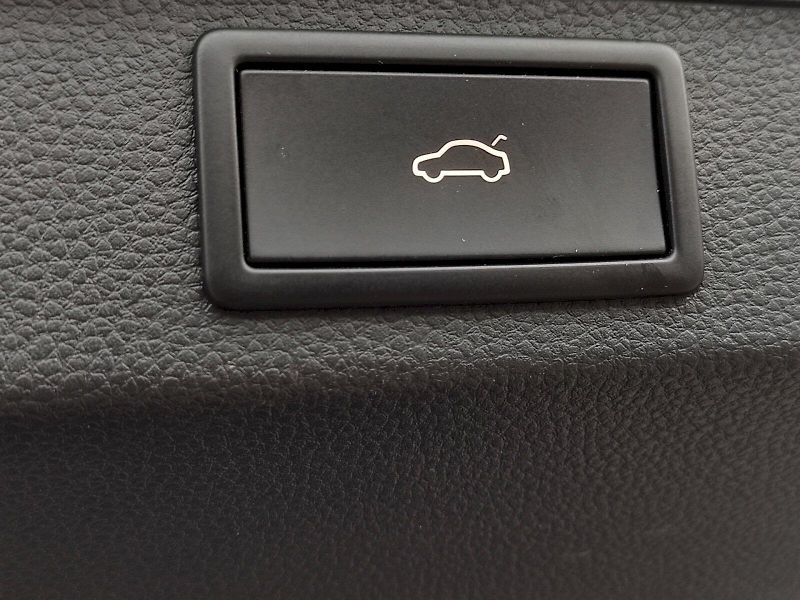 Škoda Karoq (2021) Ambition 2,0 Tdi 85 kw DSG - fotka 34 z 36