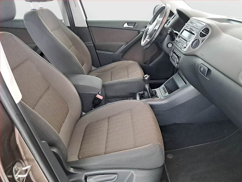 Volkswagen Tiguan (2012) 2.0 TDI, Serv.kniha - fotka 9 z 17