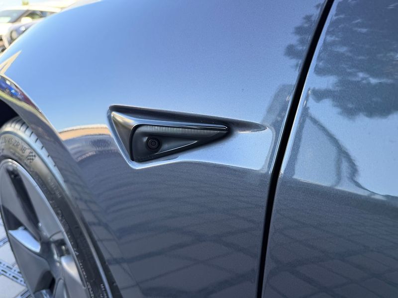 Tesla Model 3 Long Range AWD Tažné - fotka 6 z 38