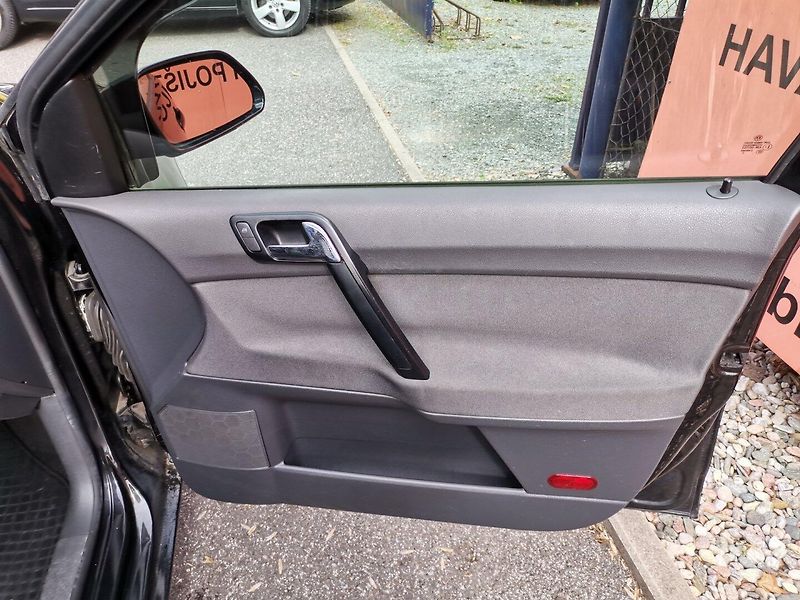 Volkswagen Polo (2005) 1.9TDi 96kw BLT 9N GTD 5dv. - fotka 15 z 28