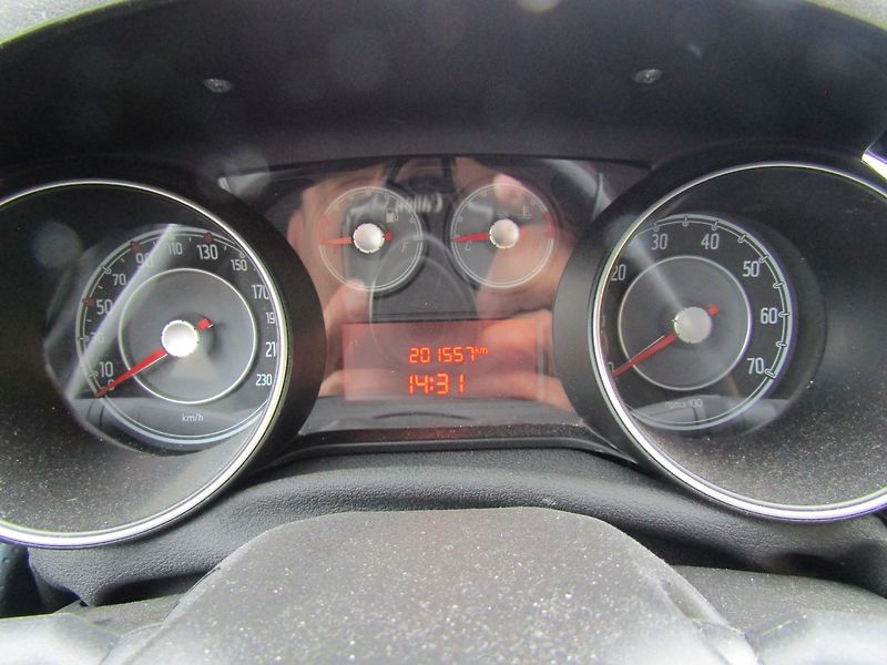 Fiat Punto (2011) 1.4I 57kW CNG - fotka 28 z 34