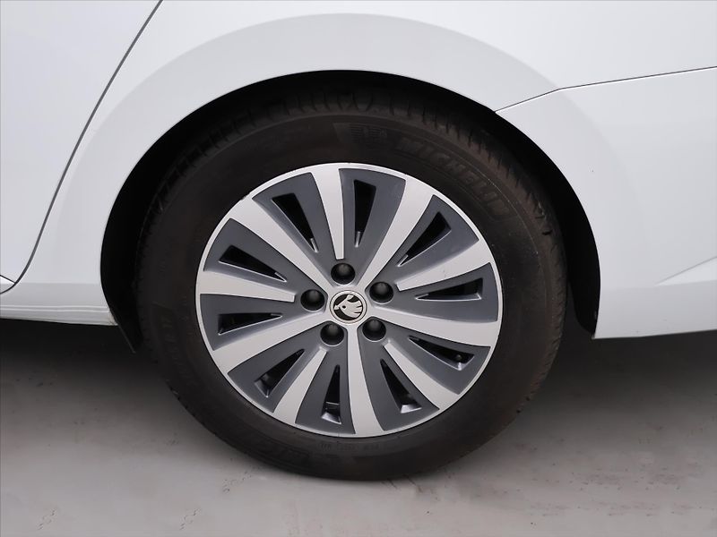 Škoda Superb 1,5 TSI 110kW Style DSG CZ DPH - fotka 26 z 33