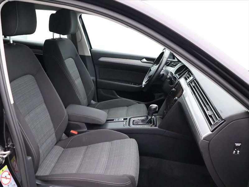 Volkswagen Passat 2,0 110kW BMT DSG Business Var - fotka 12 z 37