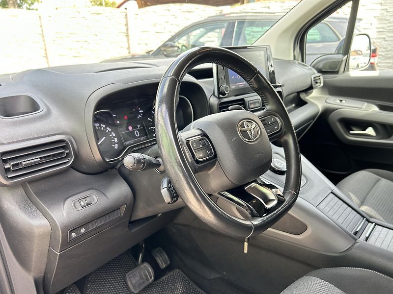 Toyota ProAce City Verso (2022) 1.2i96KW automat - fotka 11 z 26