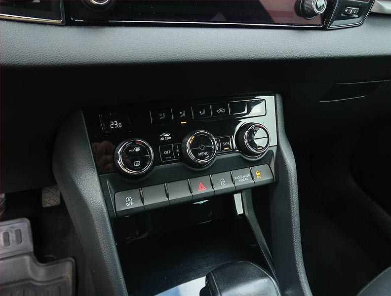 Škoda Karoq (2018) Style 1.6 TDI, Automat, Navi - fotka 21 z 21