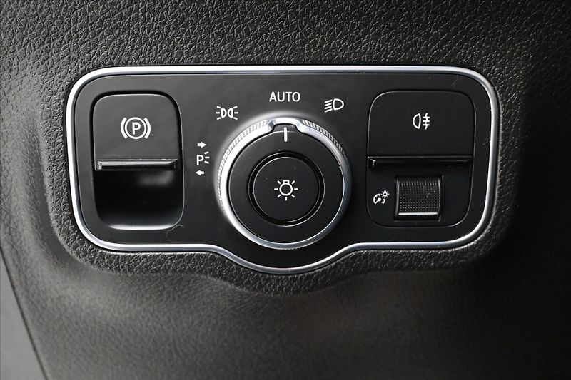 Mercedes-Benz GLB 2,0 220d 140kW 4MATIC Záruka a - fotka 26 z 31