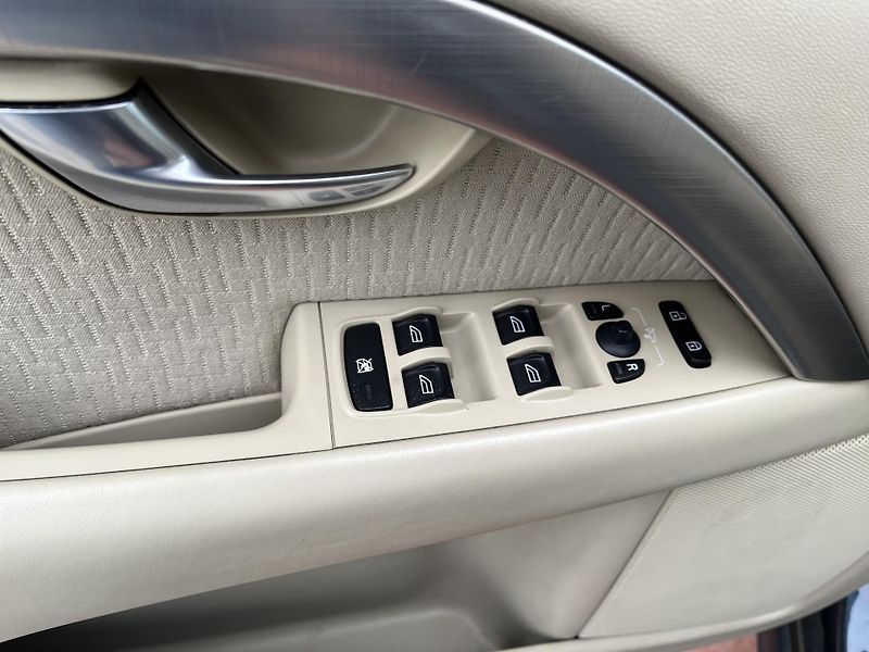 Volvo V70 2.4 D5 136 kW Automat - fotka 11 z 30
