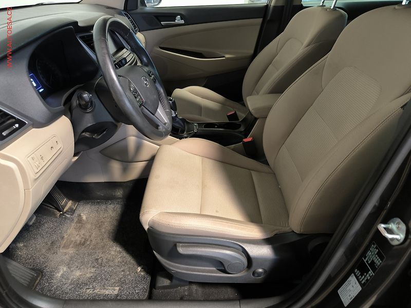 Hyundai Tucson (2016) 1.7 CRDi, ČR, Navi, kamera - fotka 9 z 17
