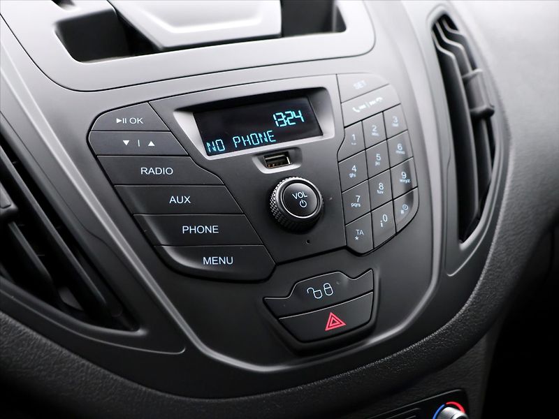 Ford Tourneo Courier 1,0 EB 74kW CZ  Titanium 1.Maj - fotka 18 z 28