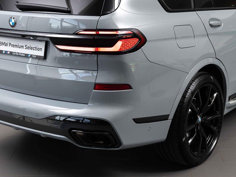 BMW X7 xDrive40i - fotka 9 z 25