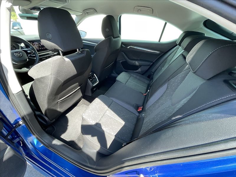Škoda Octavia 2,0 TDI DSG Style Plus TAŽNÉ - fotka 18 z 24