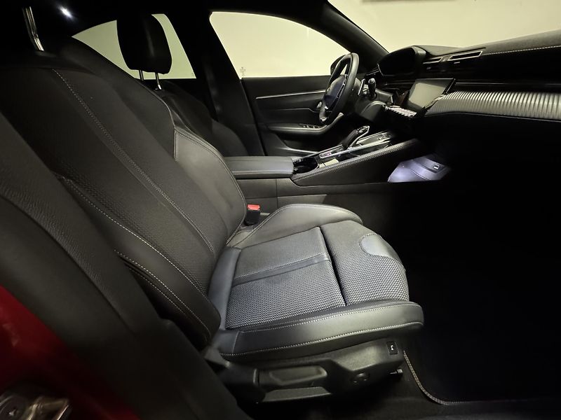 Peugeot 508 (2022) GT PLUG IN HYBRID 165KW e-EAT8 - fotka 37 z 44