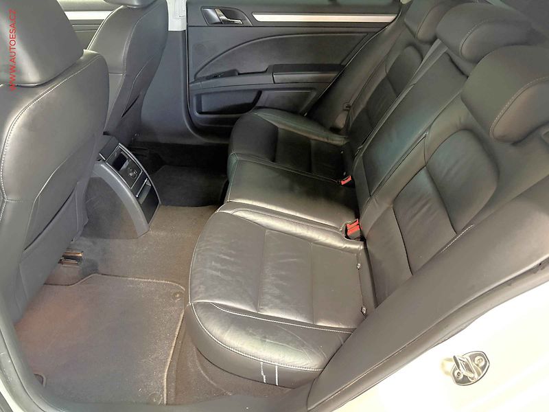 Škoda Superb (2013) 2.0 TDi, Elegance, DSG, +ALU - fotka 10 z 17