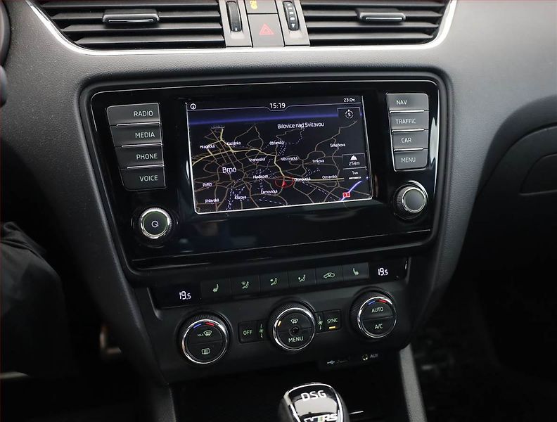 Škoda Octavia (2015) RS 2.0 TDI, Automat, Kůže - fotka 10 z 20