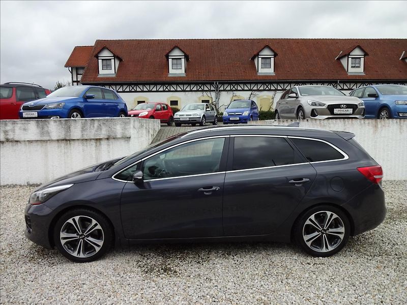 Kia Ceed 1,6 CRDi 100kW GT LINE - fotka 4 z 50