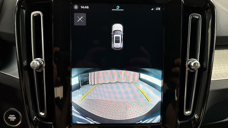 Volvo XC40 2.0 B3 AUT Core - fotka 12 z 27