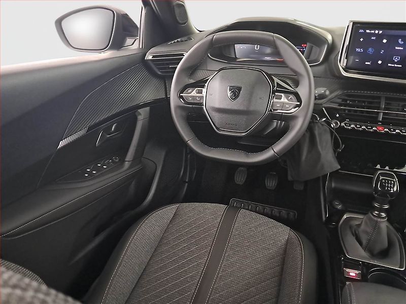 Peugeot 2008 (2025) 1.2 PureTech - fotka 7 z 20
