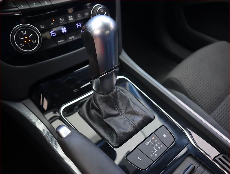 Peugeot 508 (2012) 1.6 THP, Automat, Tempomat - fotka 13 z 16