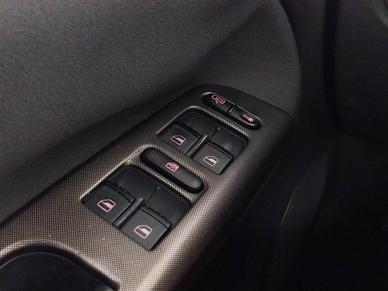 Volkswagen Passat (2004) 1.6, Serv.kniha, po STK, Tažné - fotka 18 z 18