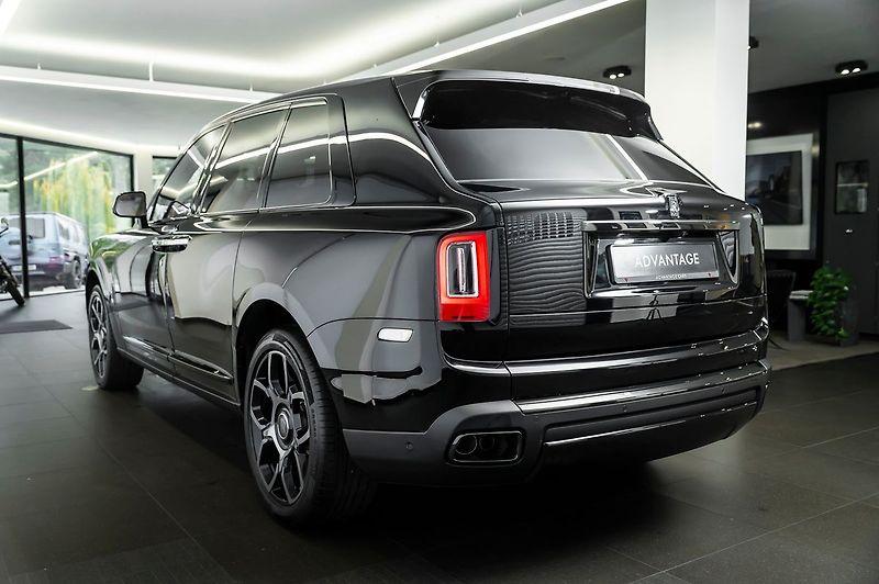 Rolls-Royce Cullinan Black Badge - fotka 4 z 25