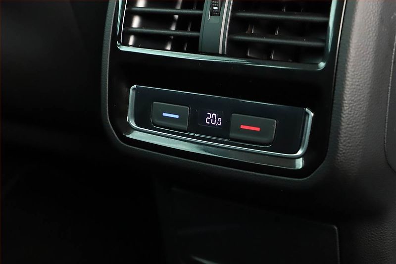 Volkswagen Passat (2020) R-Line 2.0 TDI - fotka 17 z 20
