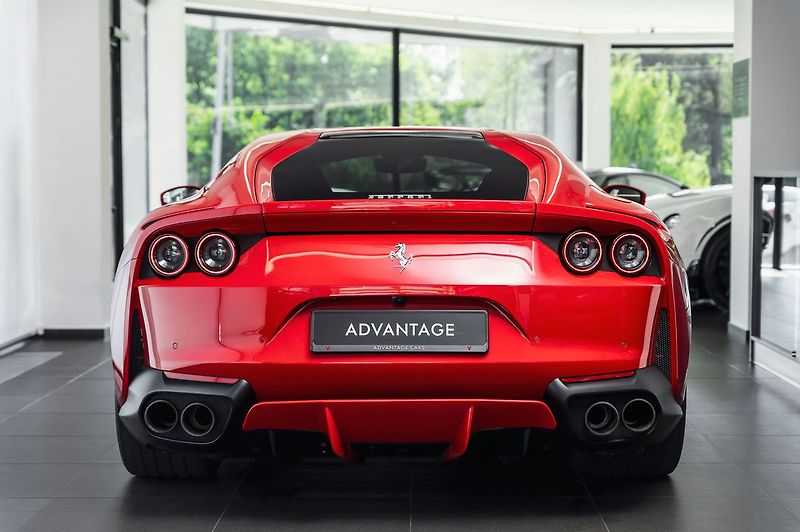 Ferrari 812 Superfast - fotka 3 z 22