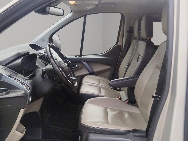 Ford Tourneo Custom (2017) Titanium L2 96kW, 1MAJ, ČR, ta - fotka 9 z 17