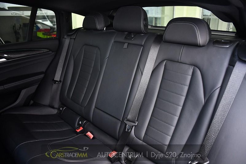 BMW X4 xD30d M-SPORT NTOP TAŽNÉ ČR 1M - fotka 14 z 54