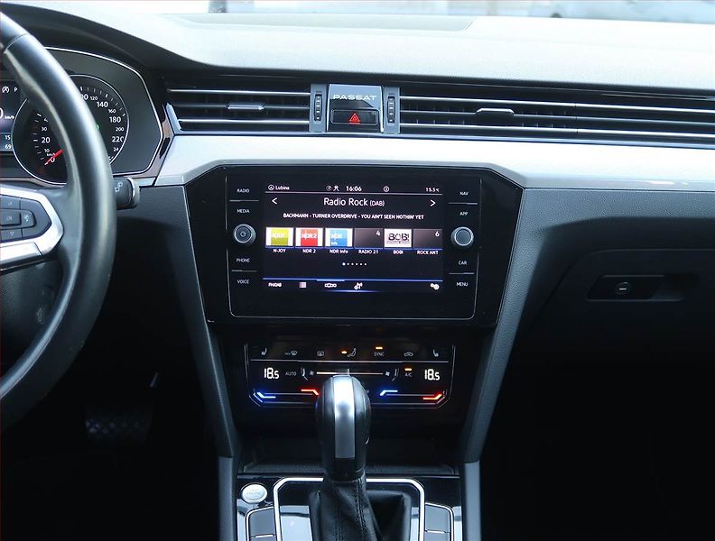 Volkswagen Passat (2022) Business 2.0 TDI, Automat - fotka 12 z 22
