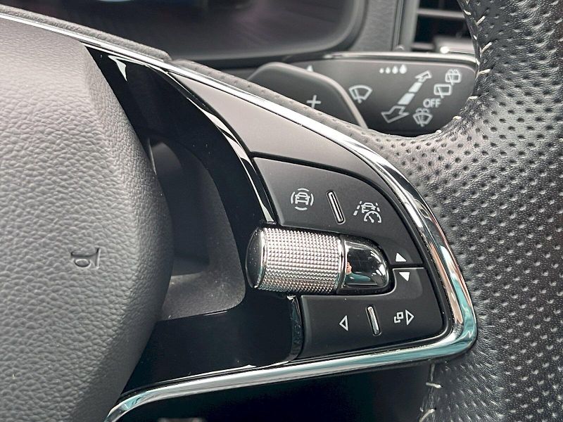 Škoda Karoq (2024) 2.0 TDI 110kW SportLine Exclus - fotka 11 z 35