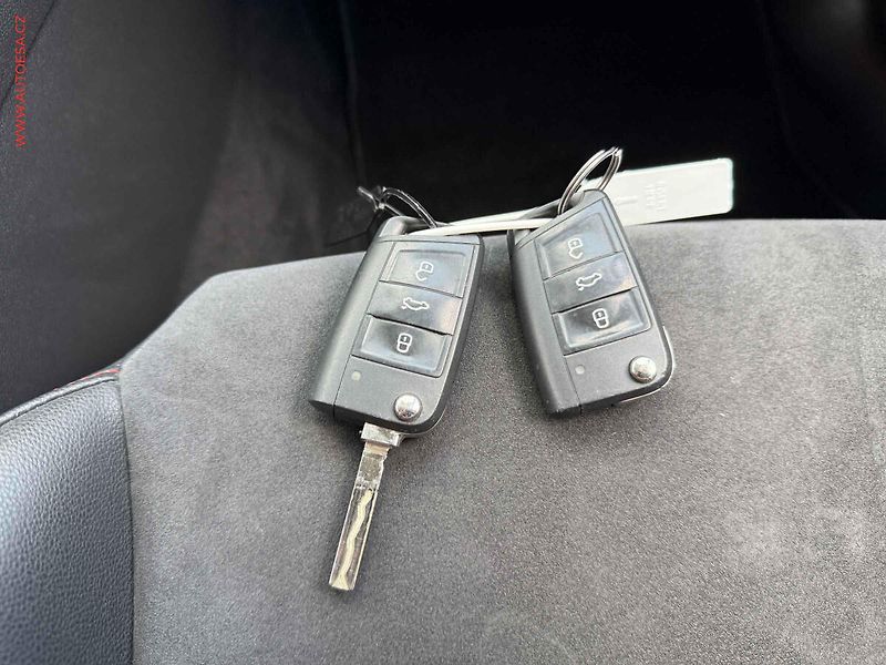 Seat Leon (2017) 1.8 TSi, ČR - fotka 20 z 20