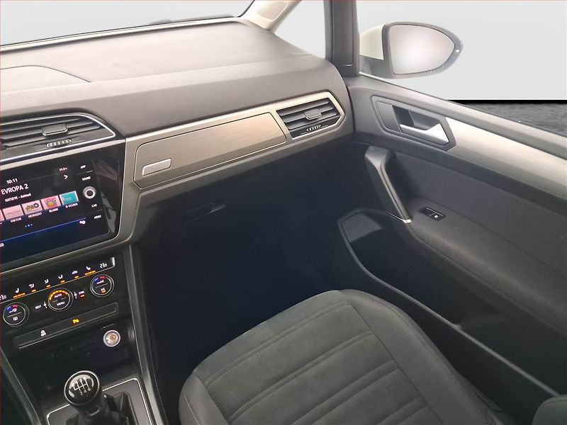 Volkswagen Touran (2018) Comfortline 2.0 TDI, ČR,1.maj - fotka 8 z 22