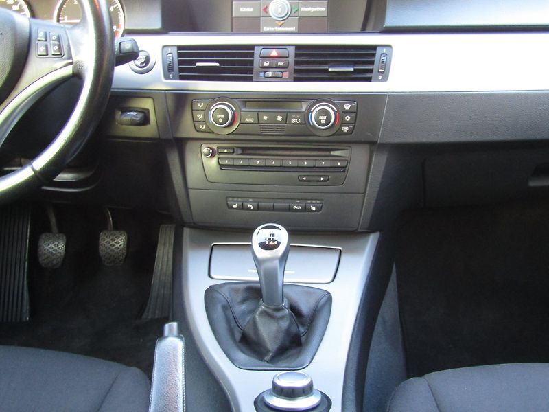 BMW Řada 3 (2008) 2.0D 130kW  2 SADY KOL - fotka 17 z 43