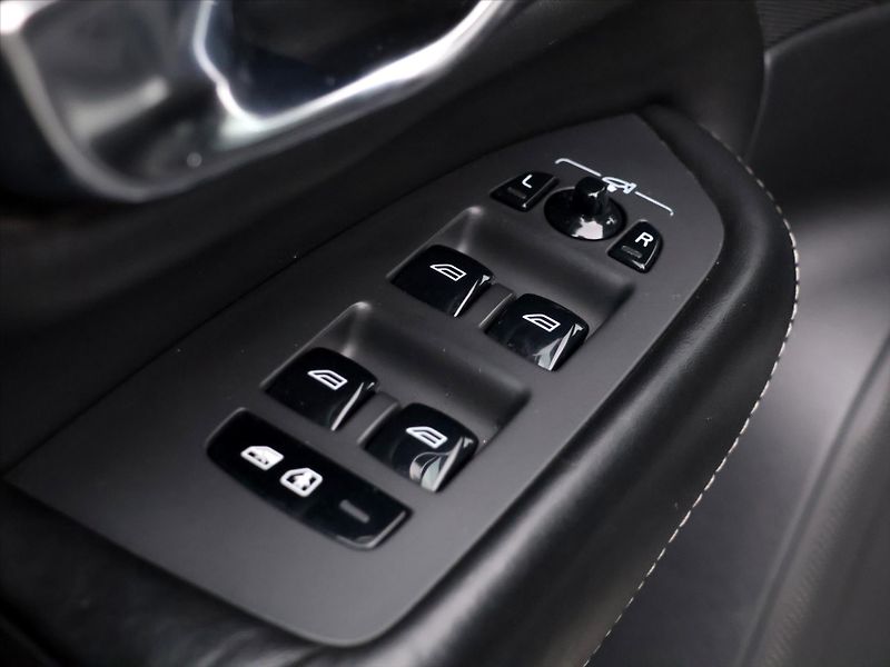 Volvo XC90 2,0 D5 173kW Inscription 4x4 D - fotka 18 z 43