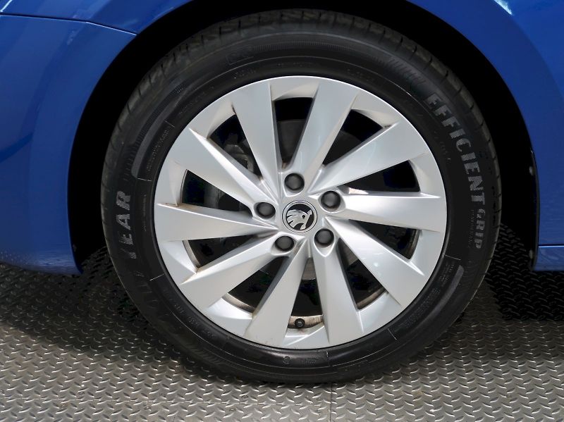Škoda Octavia (2024) SELECTION 2.0TDI 85KW MATRIX - fotka 10 z 37