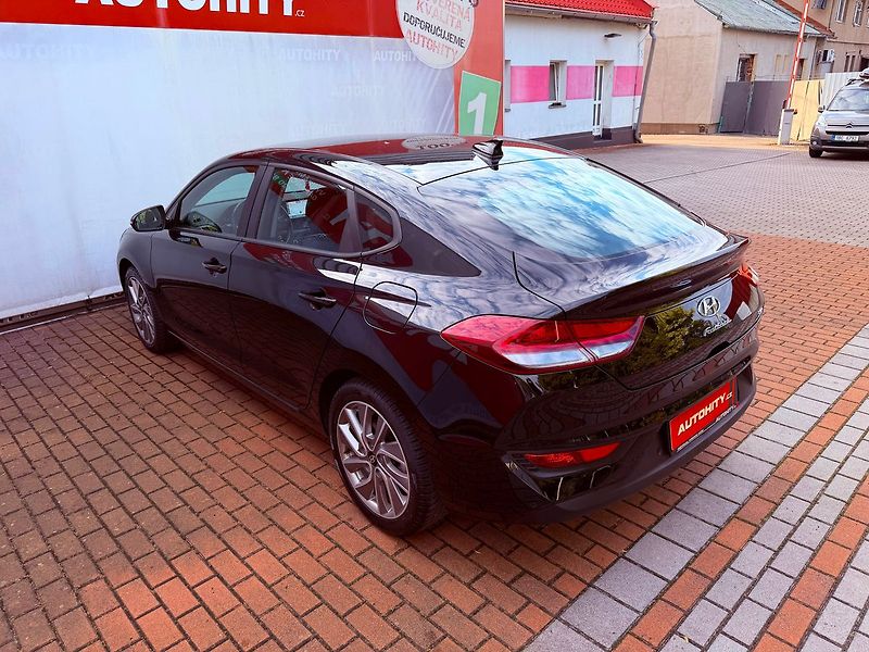 Hyundai i30 1.4 T-GDi Trend, Serviska - fotka 9 z 27