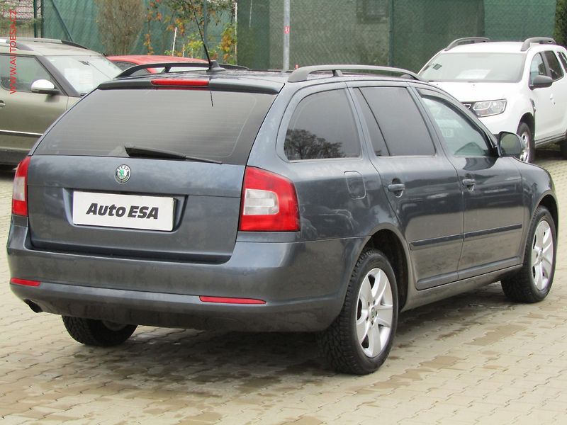 Škoda Octavia (2010) 1.6 TDi, Xenon, autoAC - fotka 6 z 20