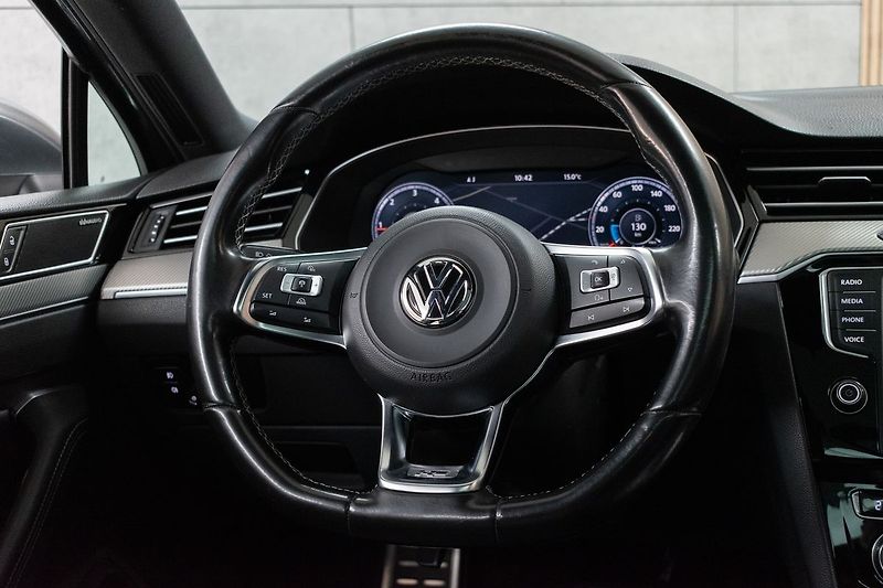 Volkswagen Passat 2.0 Bi-TDI R-LINE*N.TOPENÍ*ACC - fotka 18 z 40
