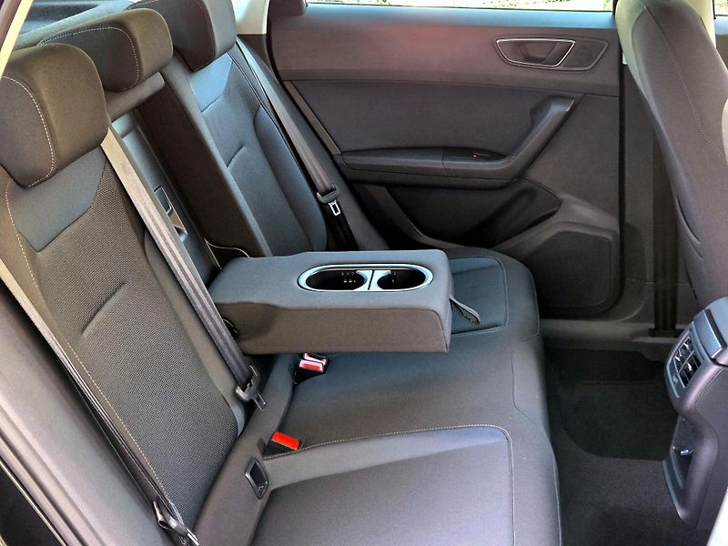 Seat Ateca 1,6TDi STYLE, SERV.KN. 1.maj   - fotka 27 z 49