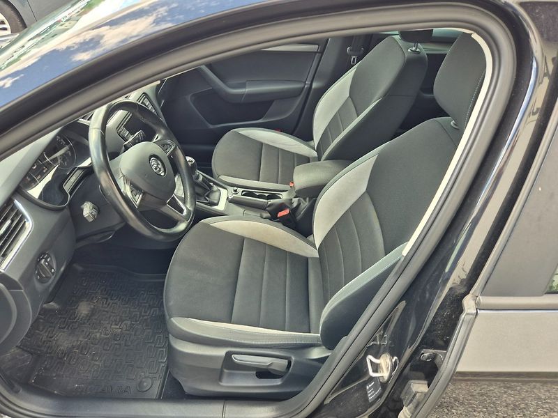 Škoda Octavia (2016) 2.0 TDI JOY TOP NAVI XENONY - fotka 19 z 36