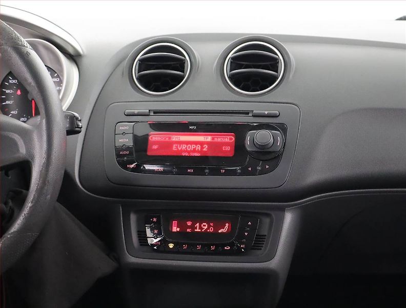 Seat Ibiza (2010) 1.4 16V, Serv.kniha, po STK - fotka 12 z 18