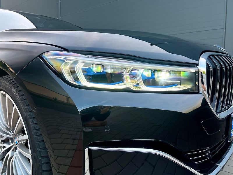 BMW Řada 7 750i xDrive Individual  390kw - fotka 10 z 42