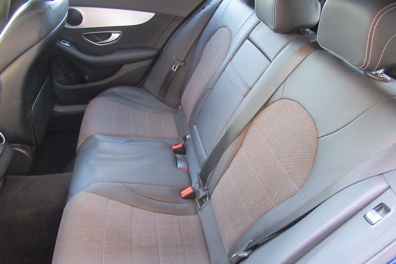Mercedes-Benz Třídy C 220 CDi AUTOMAT TAŽNÉ  - fotka 15 z 24