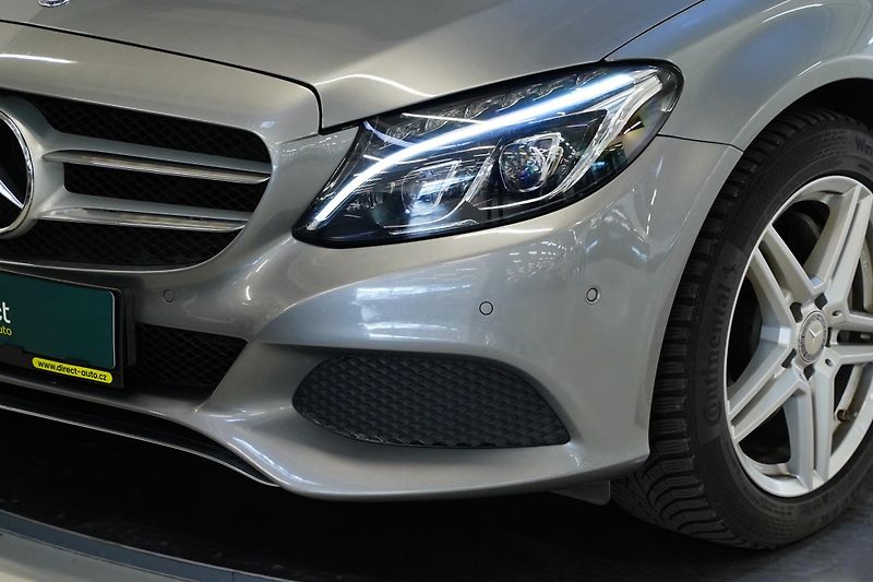 Mercedes-Benz Třídy C - fotka 9 z 29