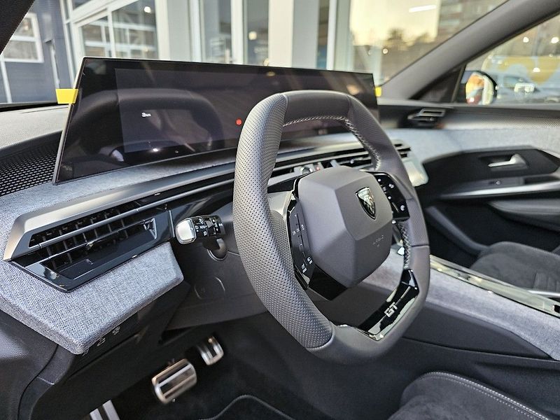 Peugeot 5008 (2026) GT Hybrid 145 e-DCS6 - fotka 12 z 17