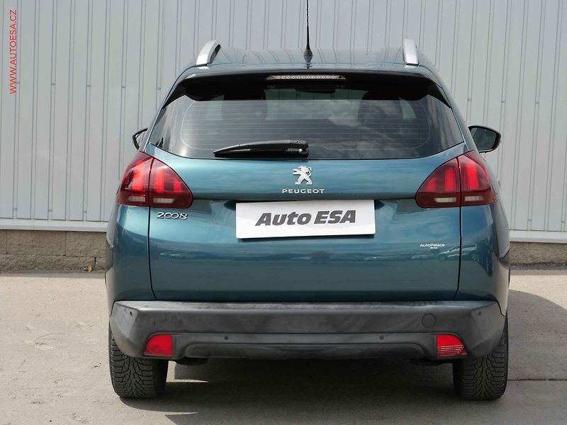 Peugeot 2008 (2019) 1.2 PT, 1.maj,ČR, Active - fotka 5 z 22