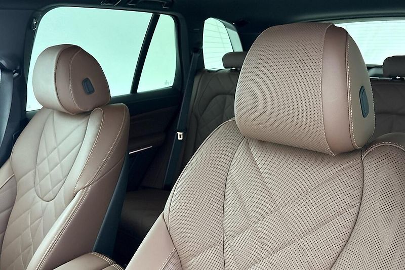 BMW X5 xDrive30d - fotka 8 z 28