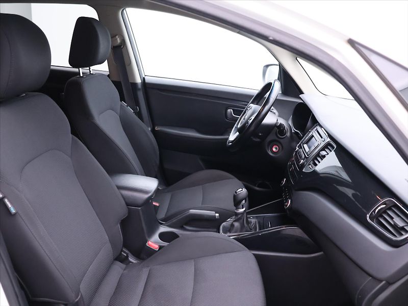 Kia Carens 1,7 CRDi 85kW CZ Comfort 2.Maj - fotka 11 z 29